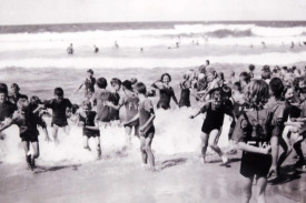 First seaside camp (1925). Photo: RFW.