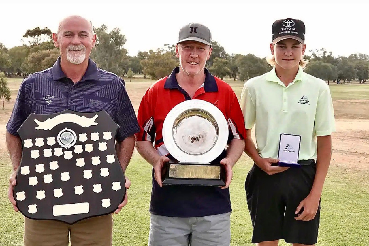 From left, veterans winner Brian Jenner, NSW Sand Greens Champion Dave Rose (centre) and junior champion Joey Walker from Warren. Photo supplied by Golf NSW.