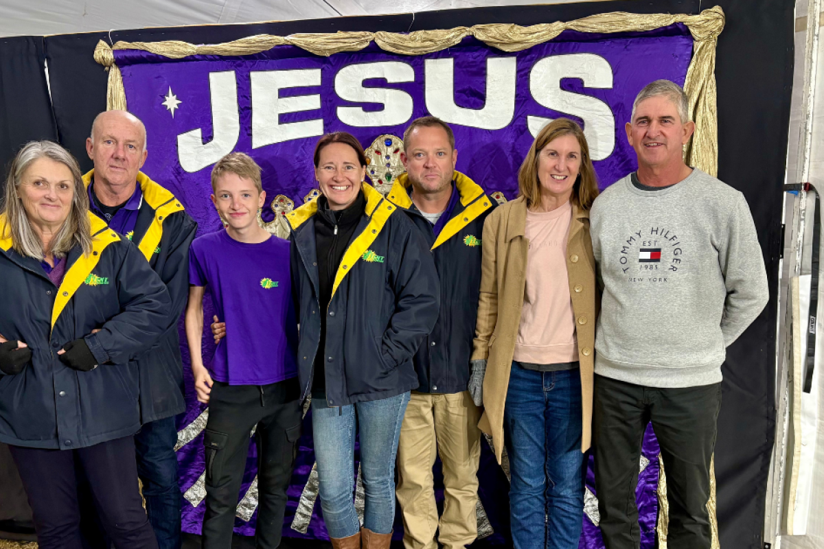 The crew from the Tent of Promise with Janene and Michael Dutschke from Nyngan 3CN. Photos by The Nyngan Weekly: Abigail McLaughlin.