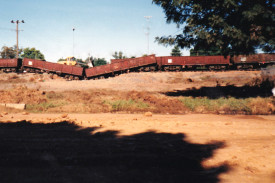 nyngan-flood-cleanup-1991-05-1-(14).jpg