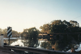 nyngan-flood-cleanup-1991-05-1-(5).jpg